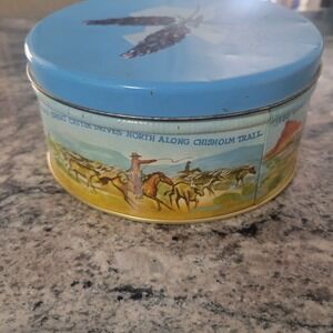 Vintage Manor Bakers Texas Fruitcake Storage Tin History Scenes Bluebonnets  7in